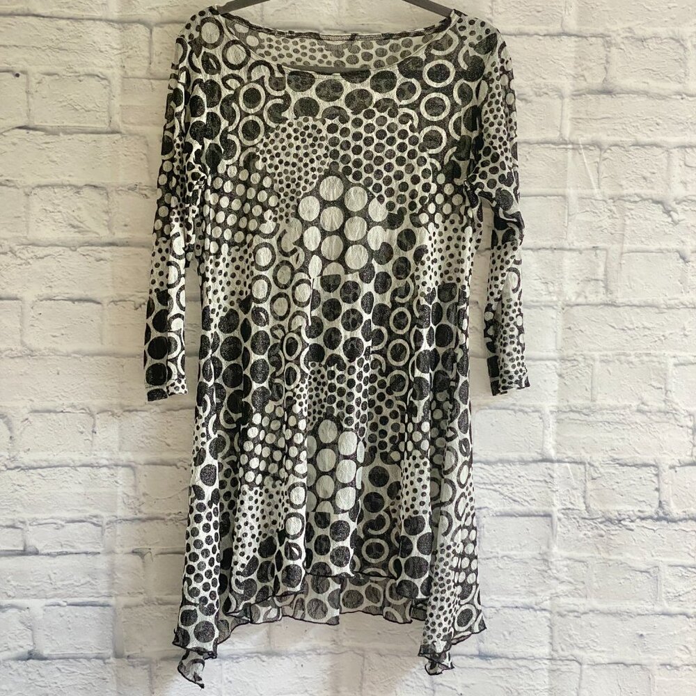 STAPLES SHEER LONG TOP WITH CIRCLES